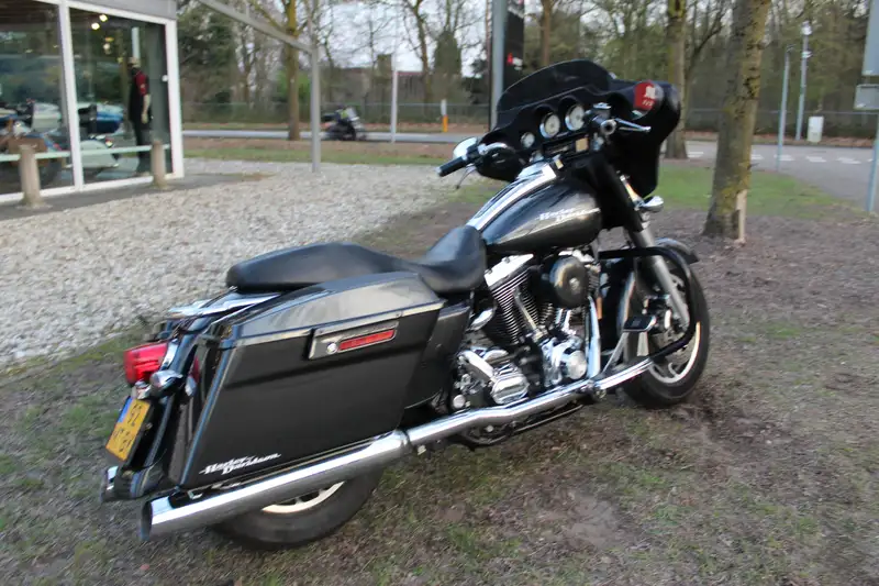 Harley-Davidson Street Glide - foto 6