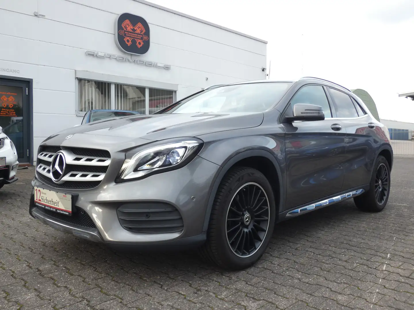Mercedes-Benz GLA 220 AMG-Line Automatik *KLIMA*NAVI*PANO* Gris - 1