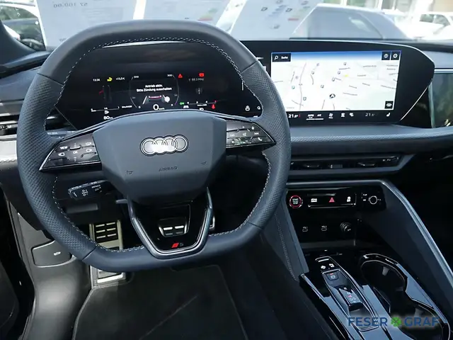 Audi Q5 view 4