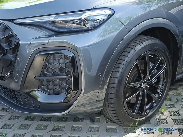 Audi Q5 view 10