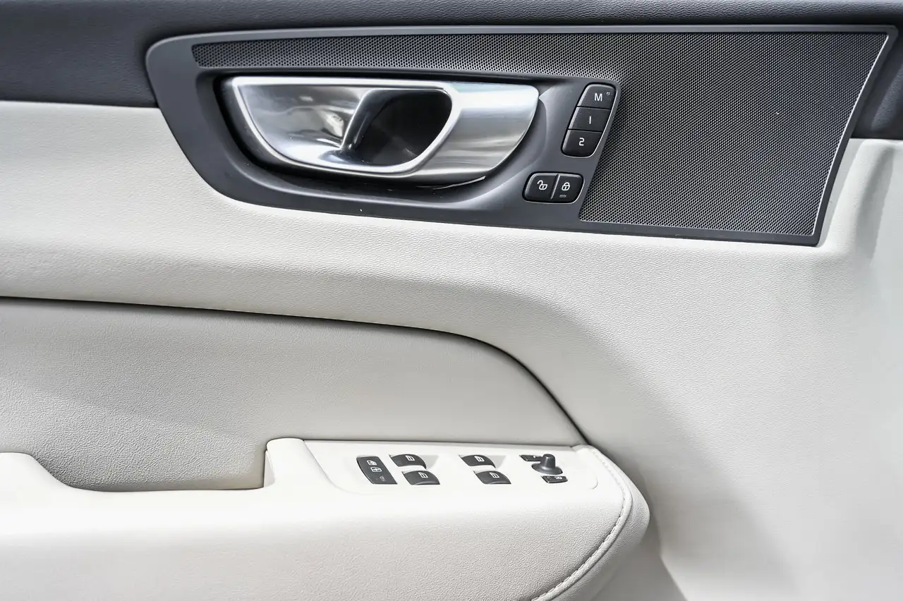 Volvo XC60 снимка Volvo XC60