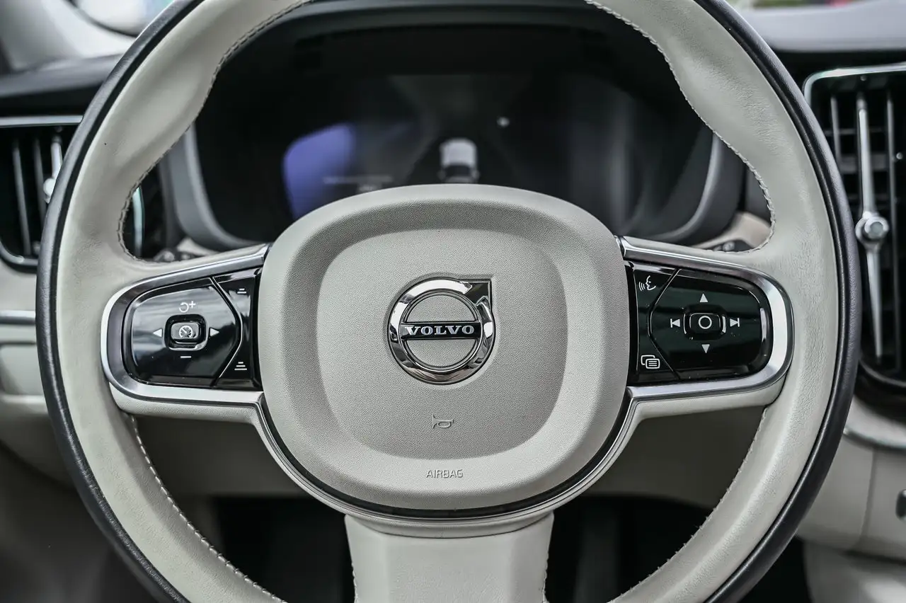 Volvo XC60 снимка Volvo XC60
