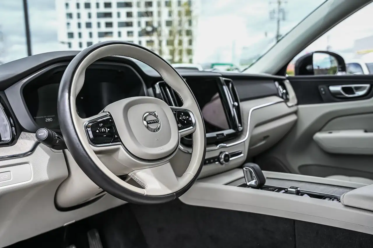 Volvo XC60 снимка Volvo XC60