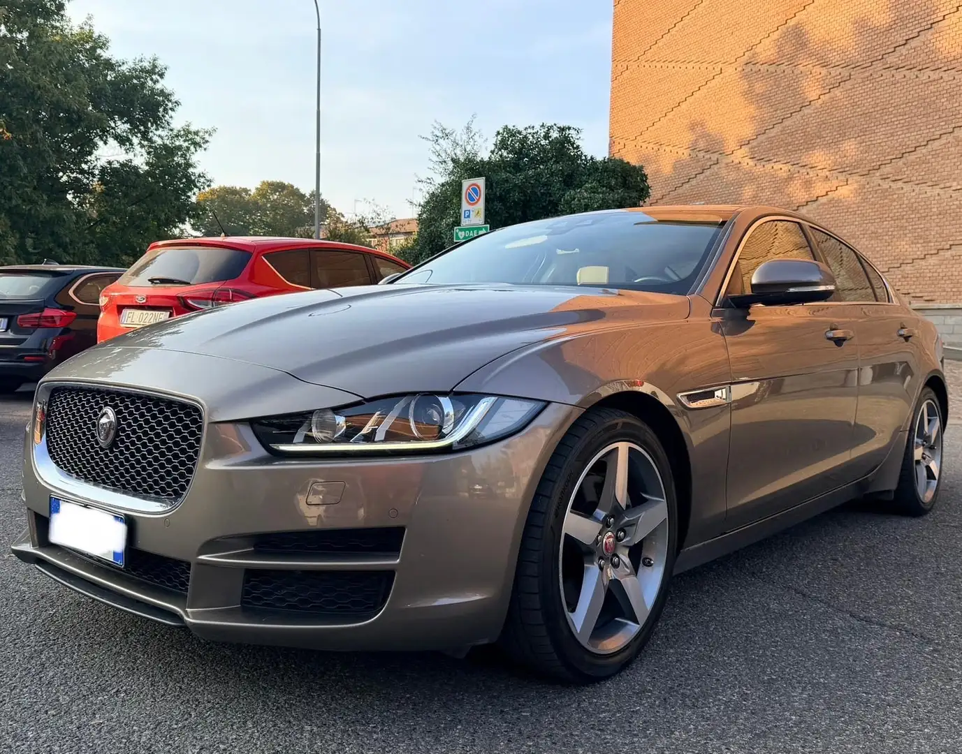 Jaguar XE 2.0d Portfolio 180cv auto - 1