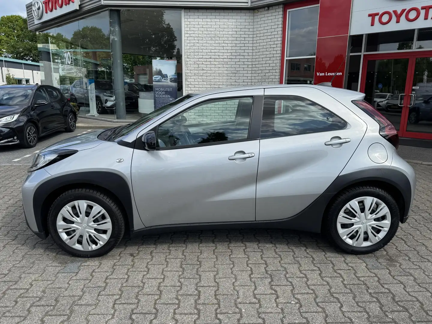 Toyota Aygo X PLAY ALL SEASON AD-CRUISE AIRCO APPLE/ANDROID CAME Grigio - 2