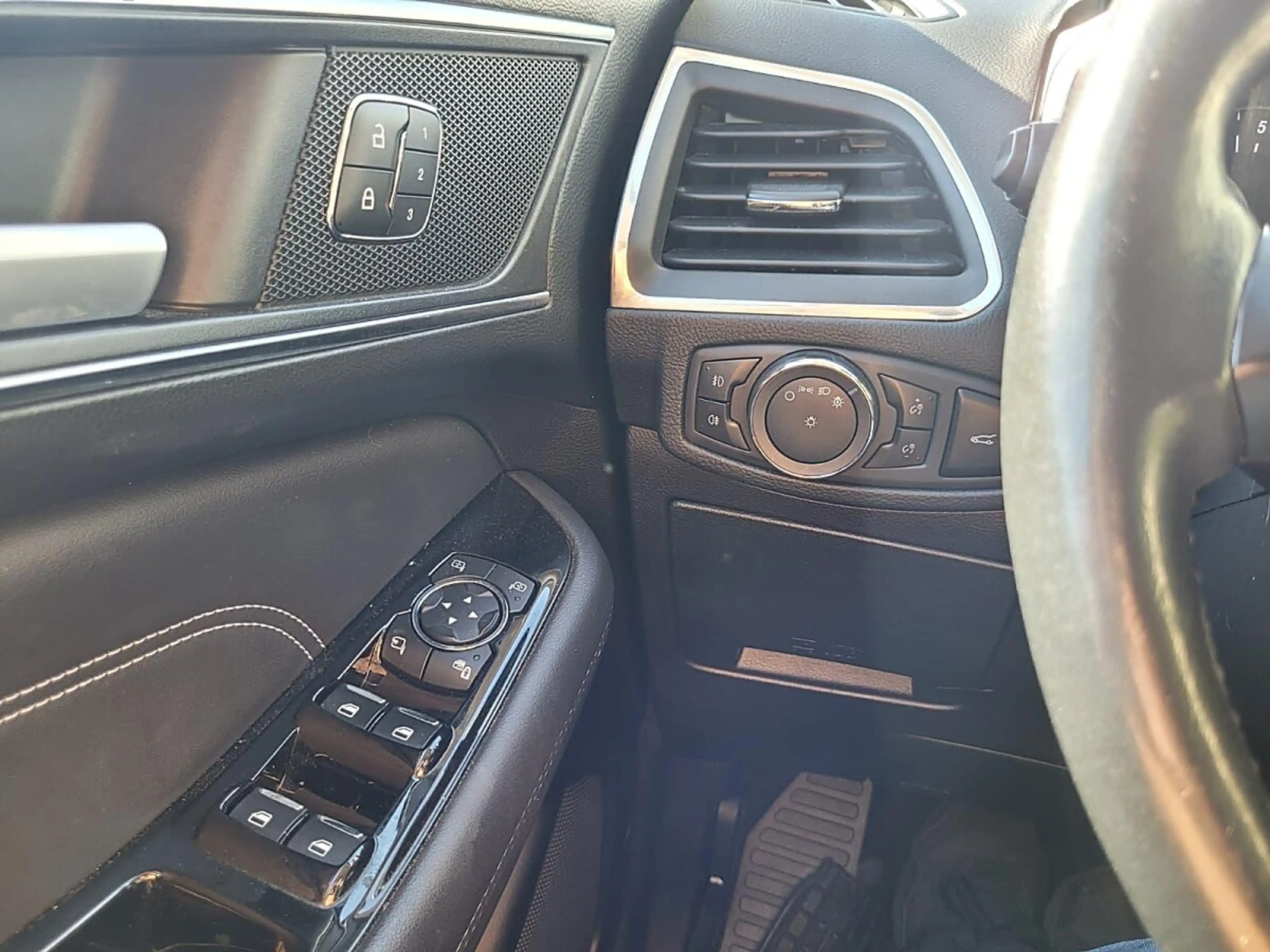 Ford Galaxy 2,0 EcoBlue SCR AWD Titanium Aut. — photo 13