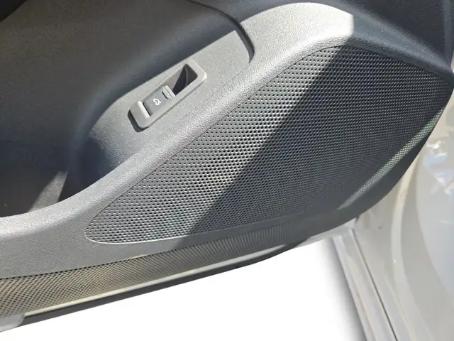 Audi A6 view 11