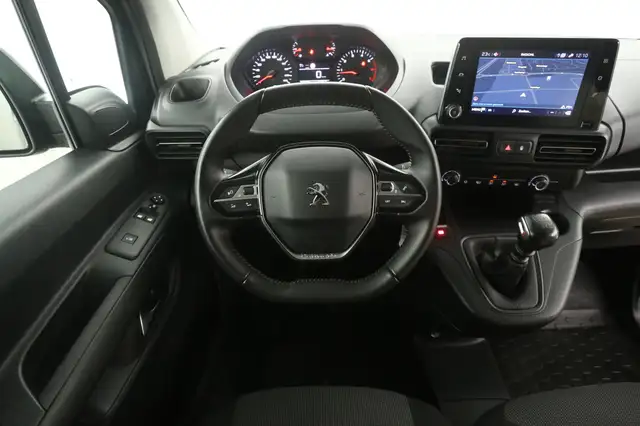 Peugeot Partner view 2