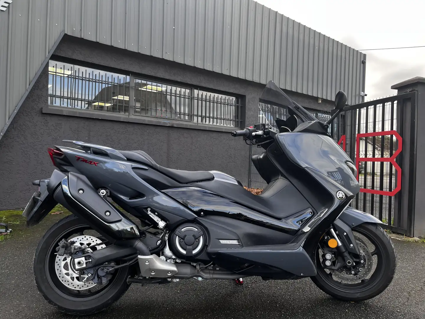 Yamaha TMAX 560 Gris - 1