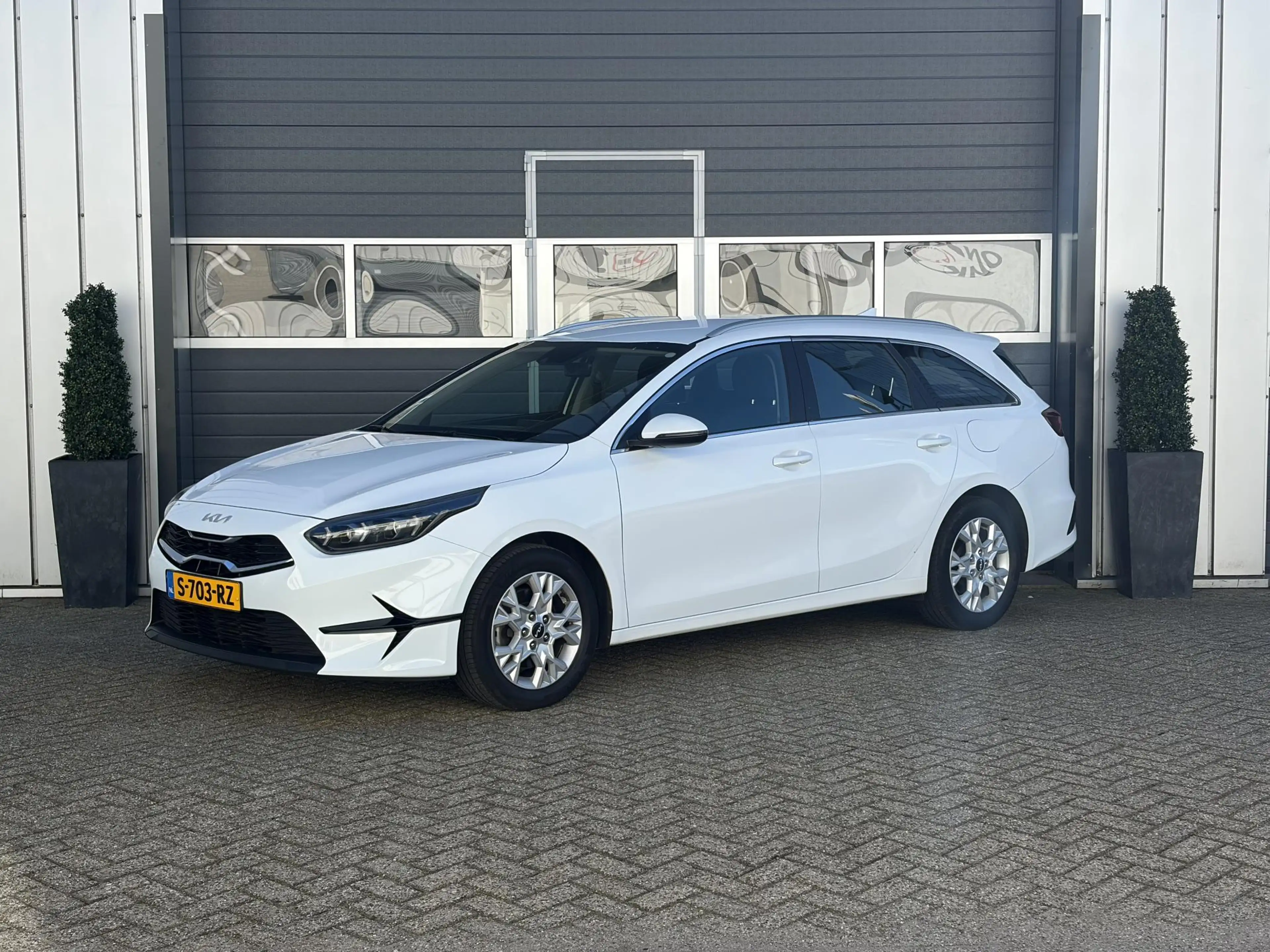 Kia Ceed SW / cee'd SW Sportswagon 1.5 T-GDi MHEV DynamicLine | LED | Cam — photo 2
