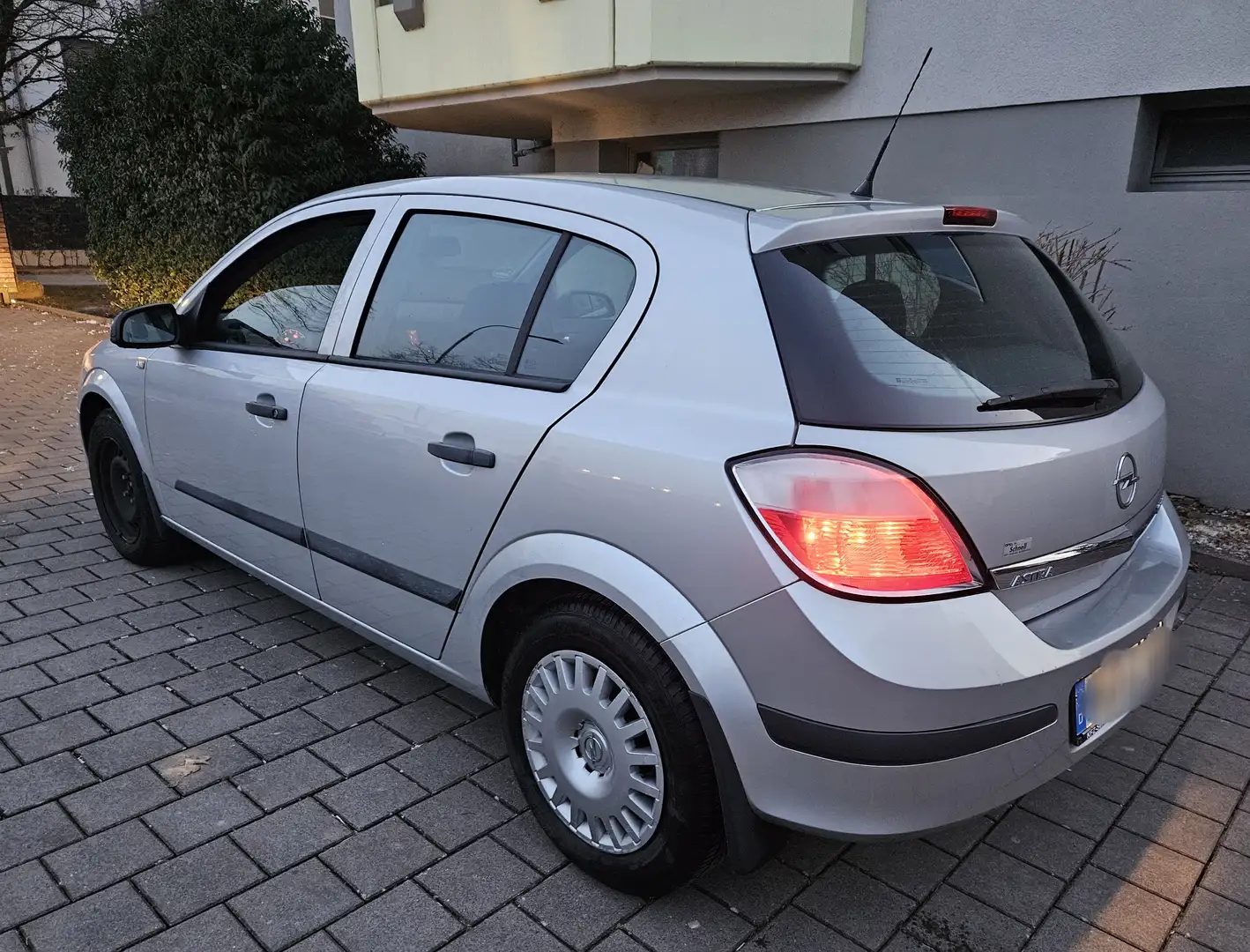 Opel Astra Astra 1.6 Edition Grau - 1