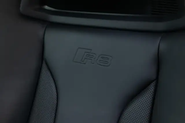 Audi R8 view 12