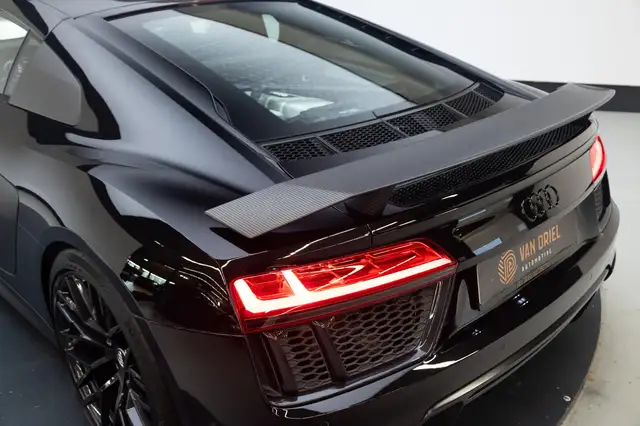 Audi R8 view 8