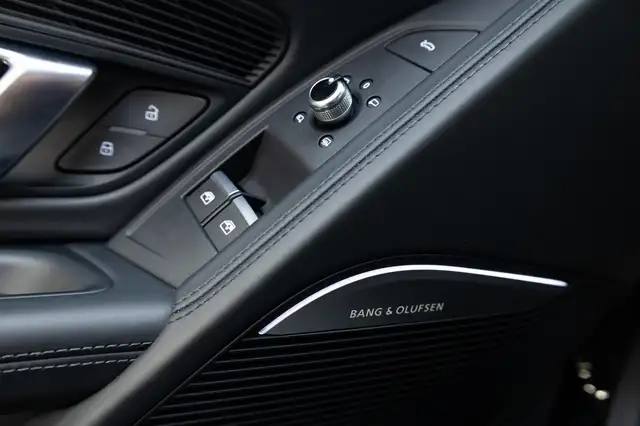 Audi R8 view 15