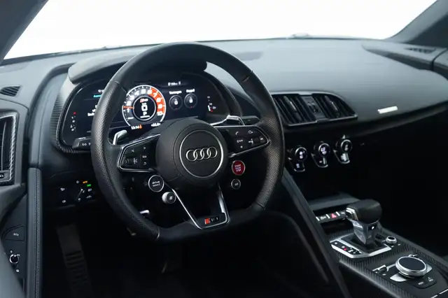 Audi R8 view 16