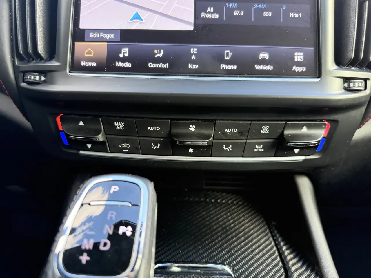 Maserati Levante снимка Maserati Levante
