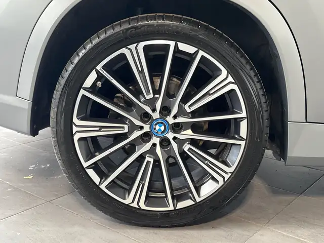 BMW Ix1 view 3