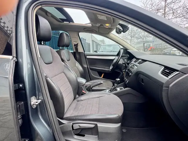 Skoda Octavia view 4
