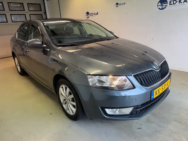 Skoda Octavia view 6