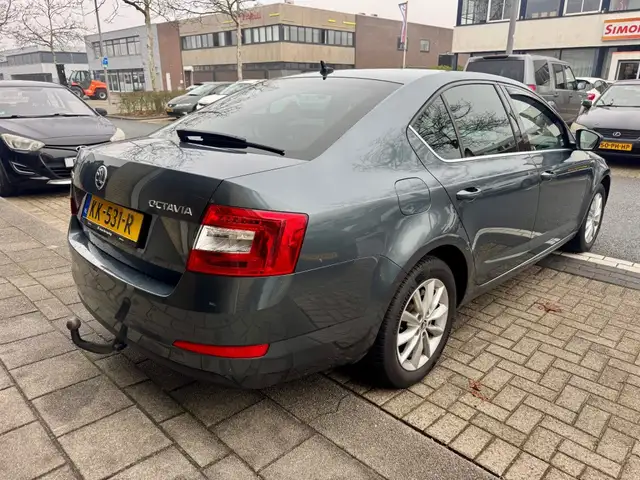 Skoda Octavia view 7
