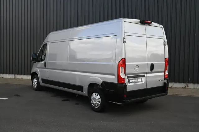 Opel Movano view 4