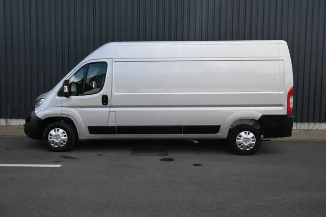 Opel Movano view 6