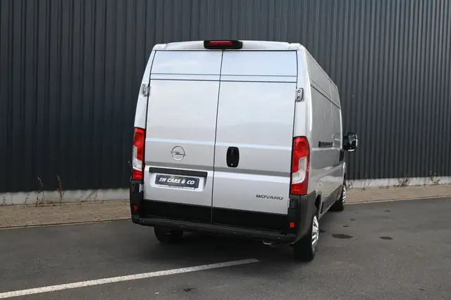 Opel Movano view 8