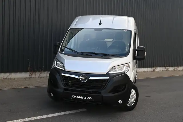 Opel Movano view 7