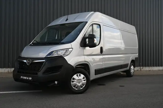Opel Movano view 2