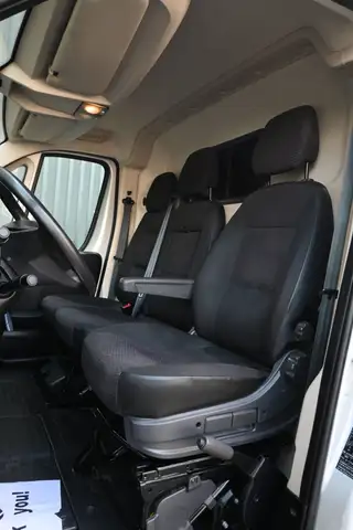 Opel Movano view 11