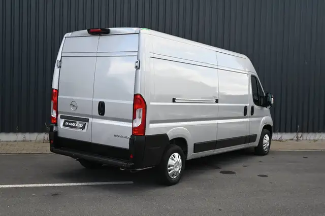 Opel Movano view 3