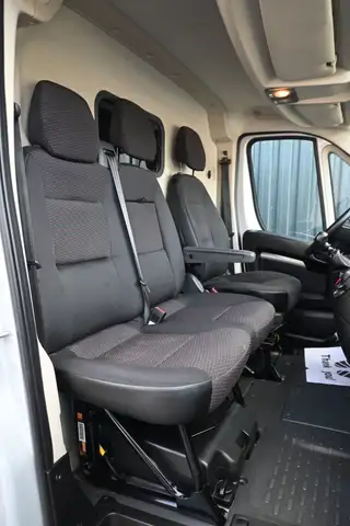 Opel Movano view 12