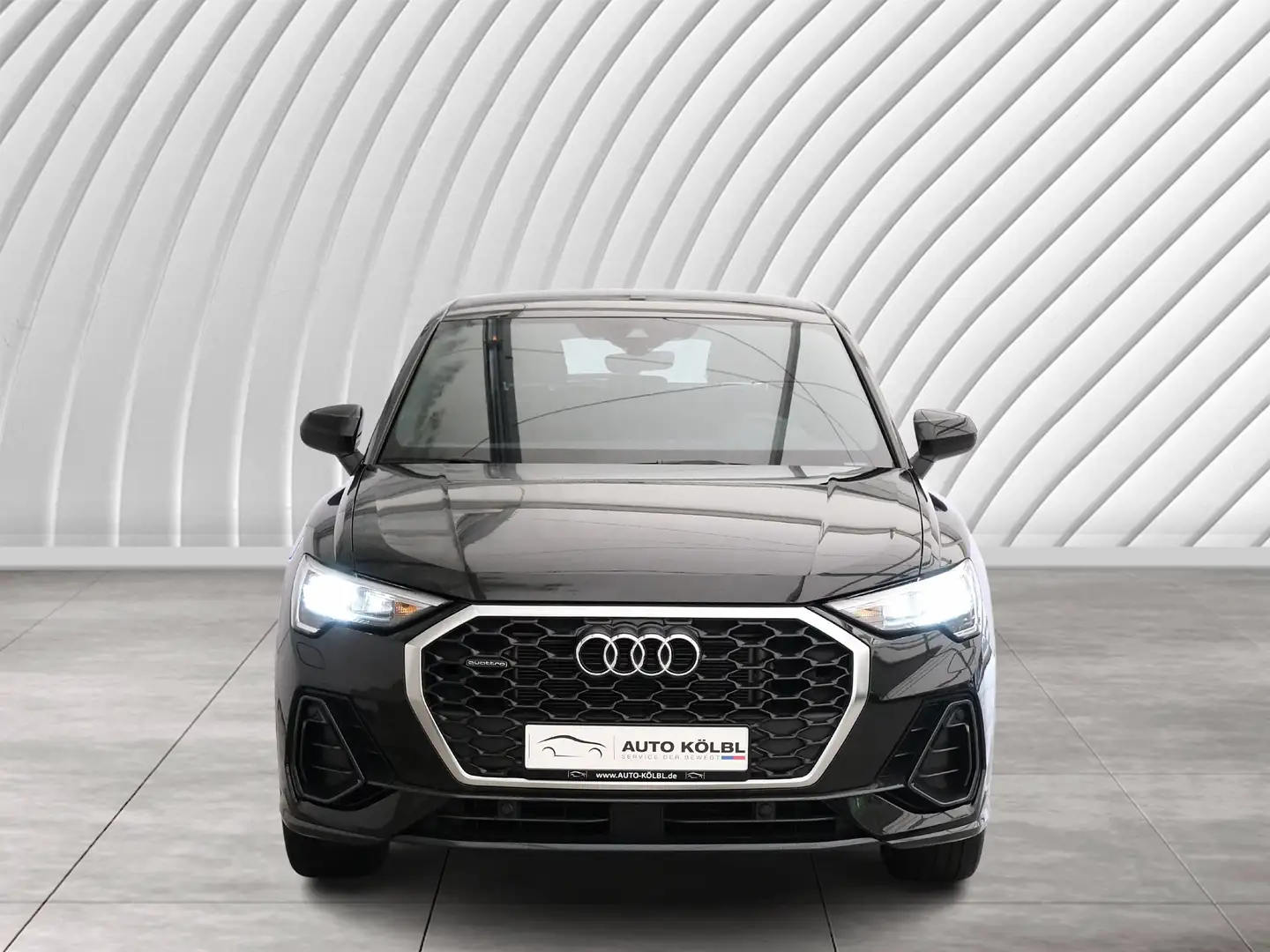 Audi Q3 Sportback 45 TFSI quattro basis AHK NAVI LED Zwart - 2
