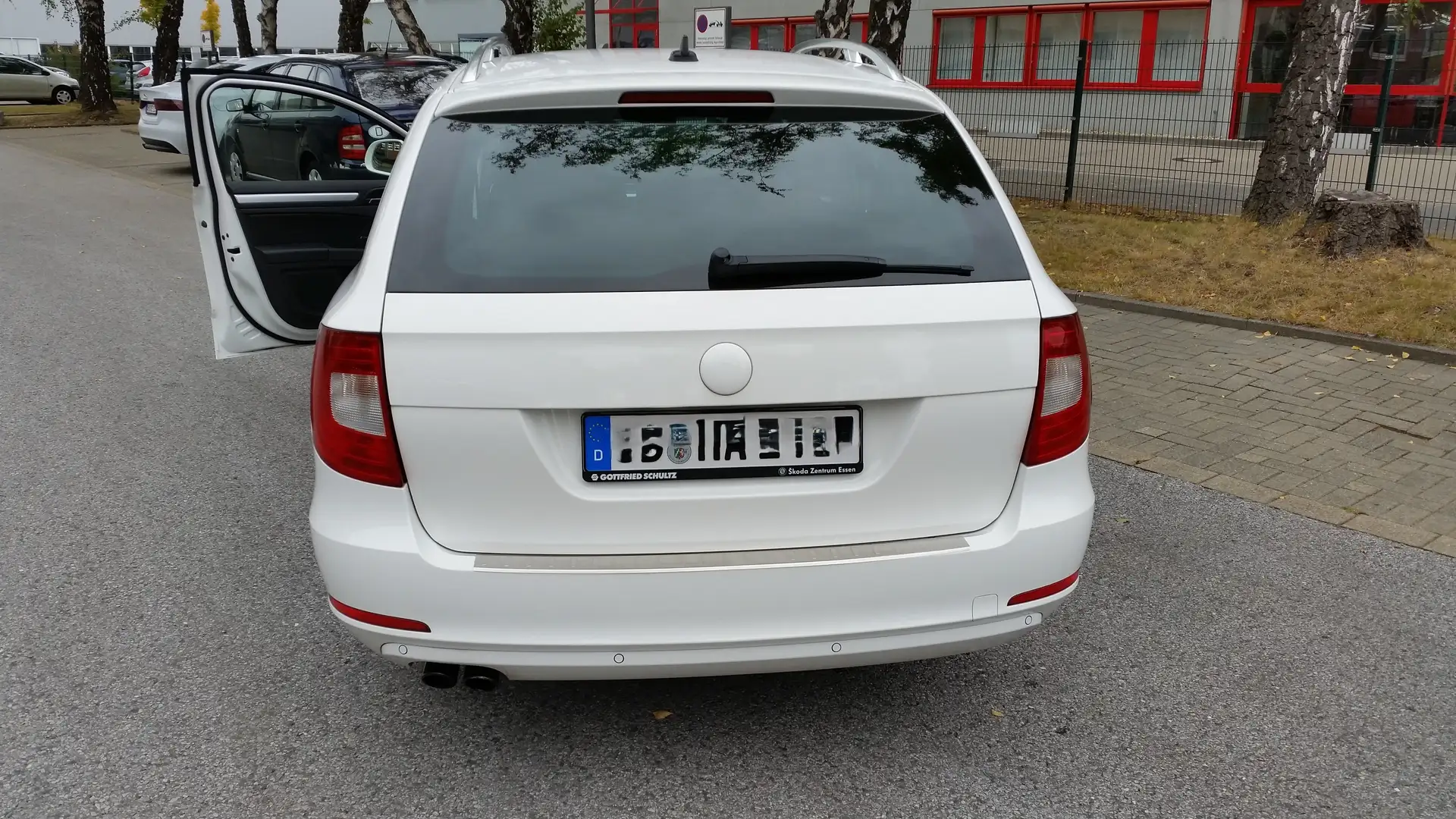 Skoda Superb Superb+Combi+2.0+TDI+DSG+Elegance Білий - 2