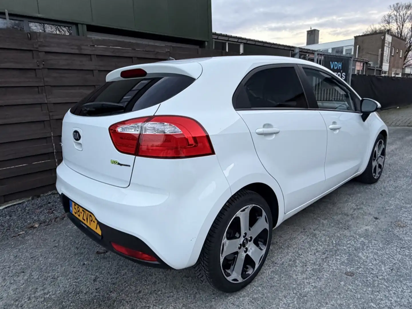 Kia Rio 1.2 CVVT Plus Pack / LED / NAVI / CRUISE / AUX / N Blanc - 2