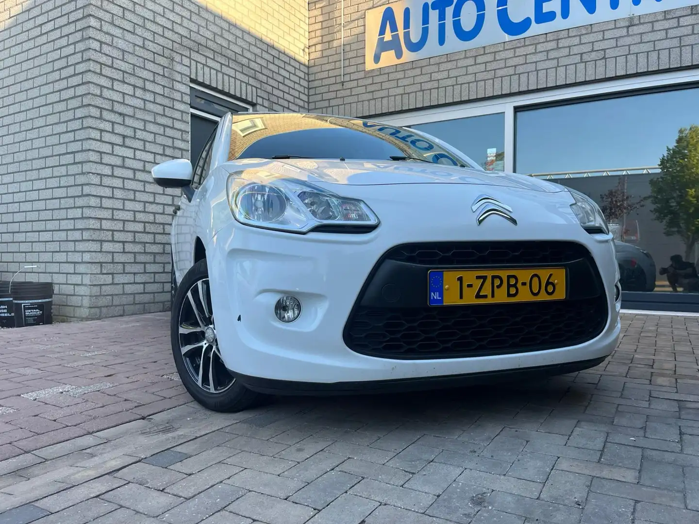 Citroen C3 1.4 Essentiel White - 2