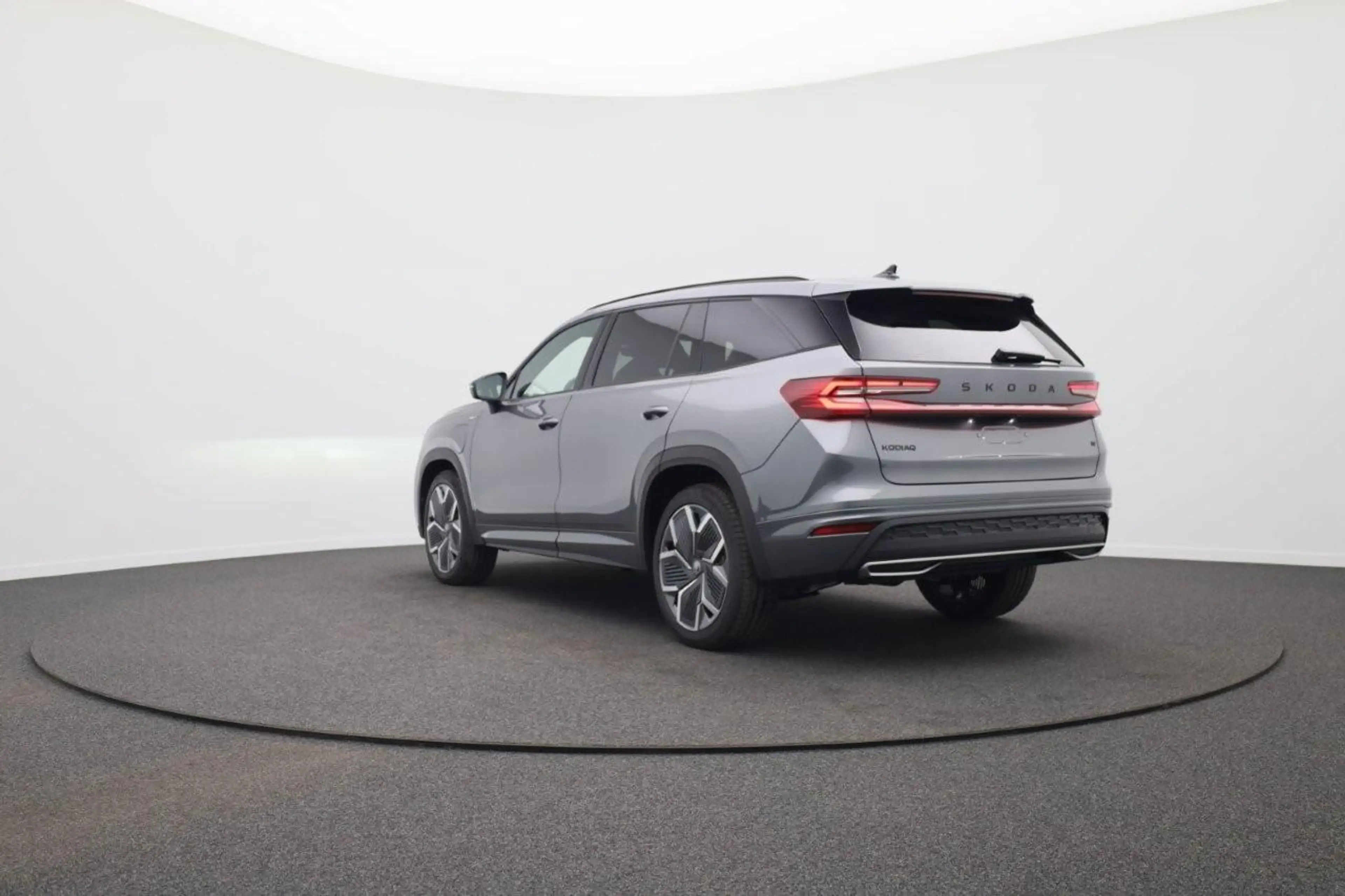 Skoda Kodiaq Sportline 1.5 TSI 204PS PHEV DSG Sitzheizung v+... — photo 3