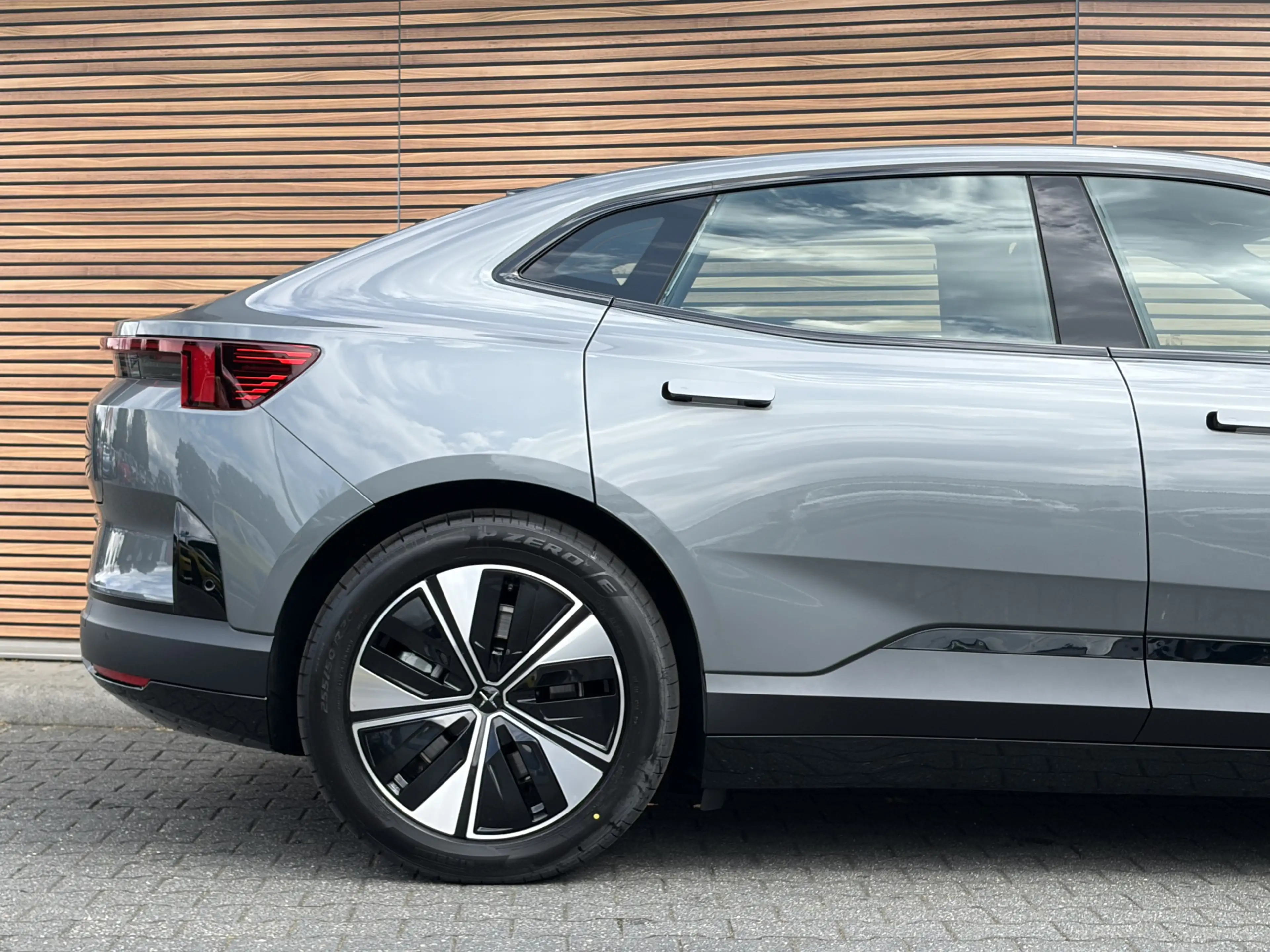 Polestar 4 Long Range Single motor 100 kWh Cruise control ada — photo 19