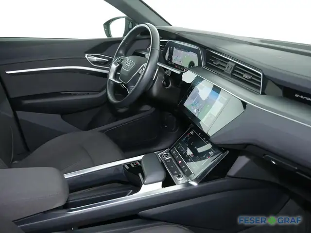 Audi Q8 E-Tron view 5