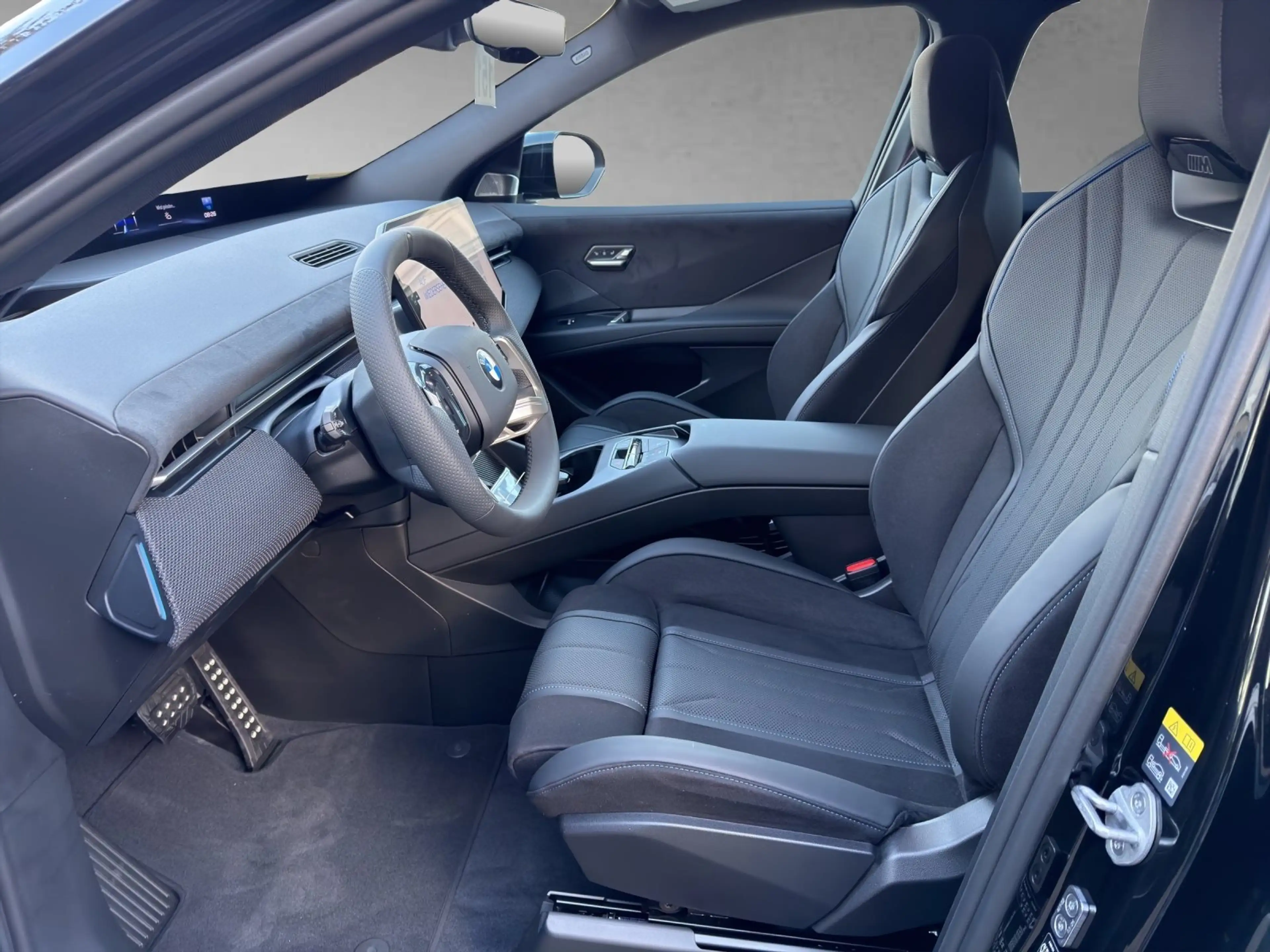 BMW iX3 40 M Sport Pro HUD AutobahnAss AHK Pano — photo 10