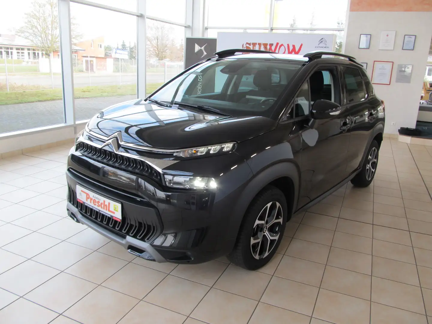 Citroen C3 Aircross Plus 1.2 PT110, Klimaautomatik,Navi.,Einparkhilfe Schwarz - 1