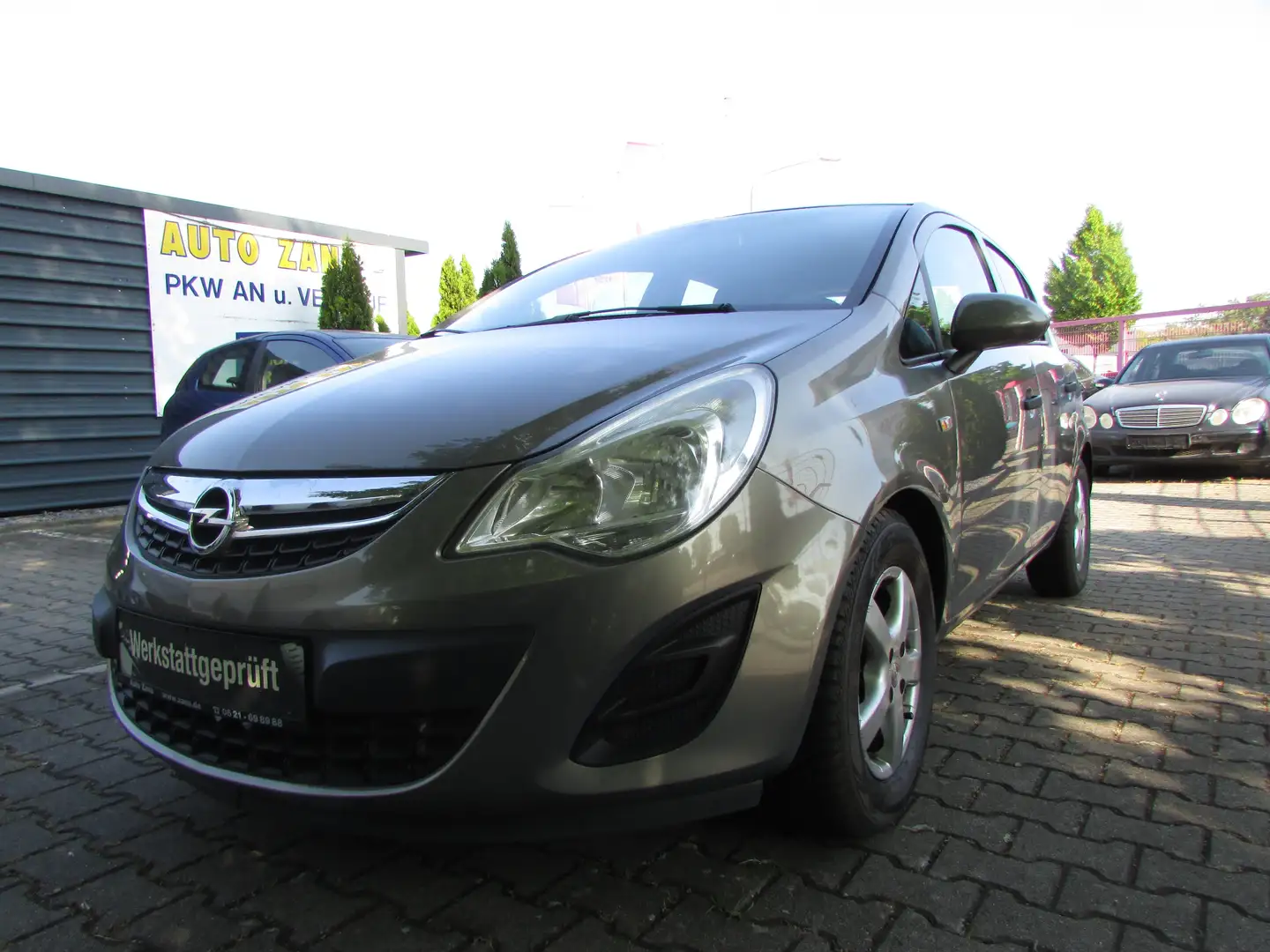 Opel Corsa Selection D Bruin - 1