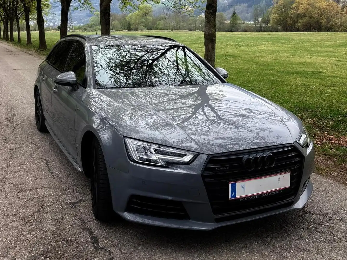 Audi A4 Audi A4 Avant quattro S-line – All Black / Quantum Grau Grau - 1