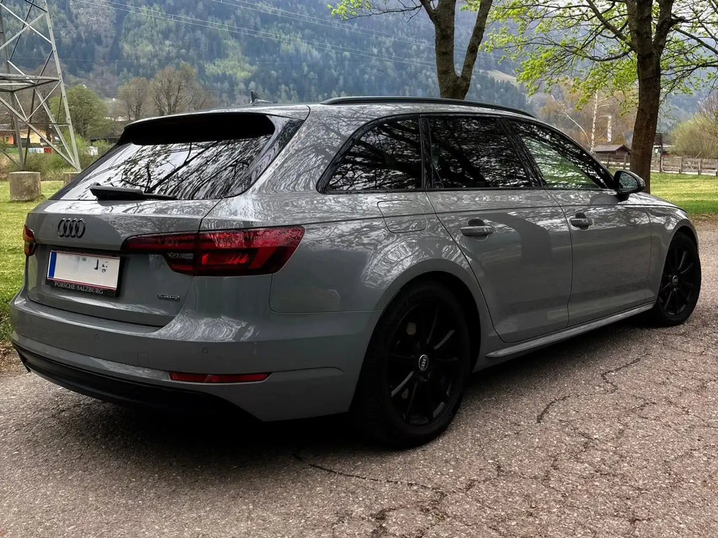 Audi A4 Audi A4 Avant quattro S-line – All Black / Quantum Grau Grau - 2