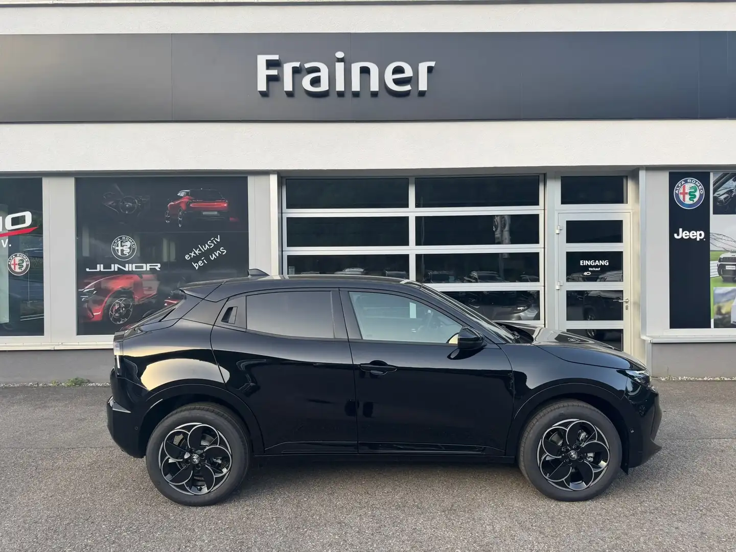 Alfa Romeo Junior Ibrida Q4 1.2 MHEV eAWD e-DCT6 145PS Q4 Schwarz - 1