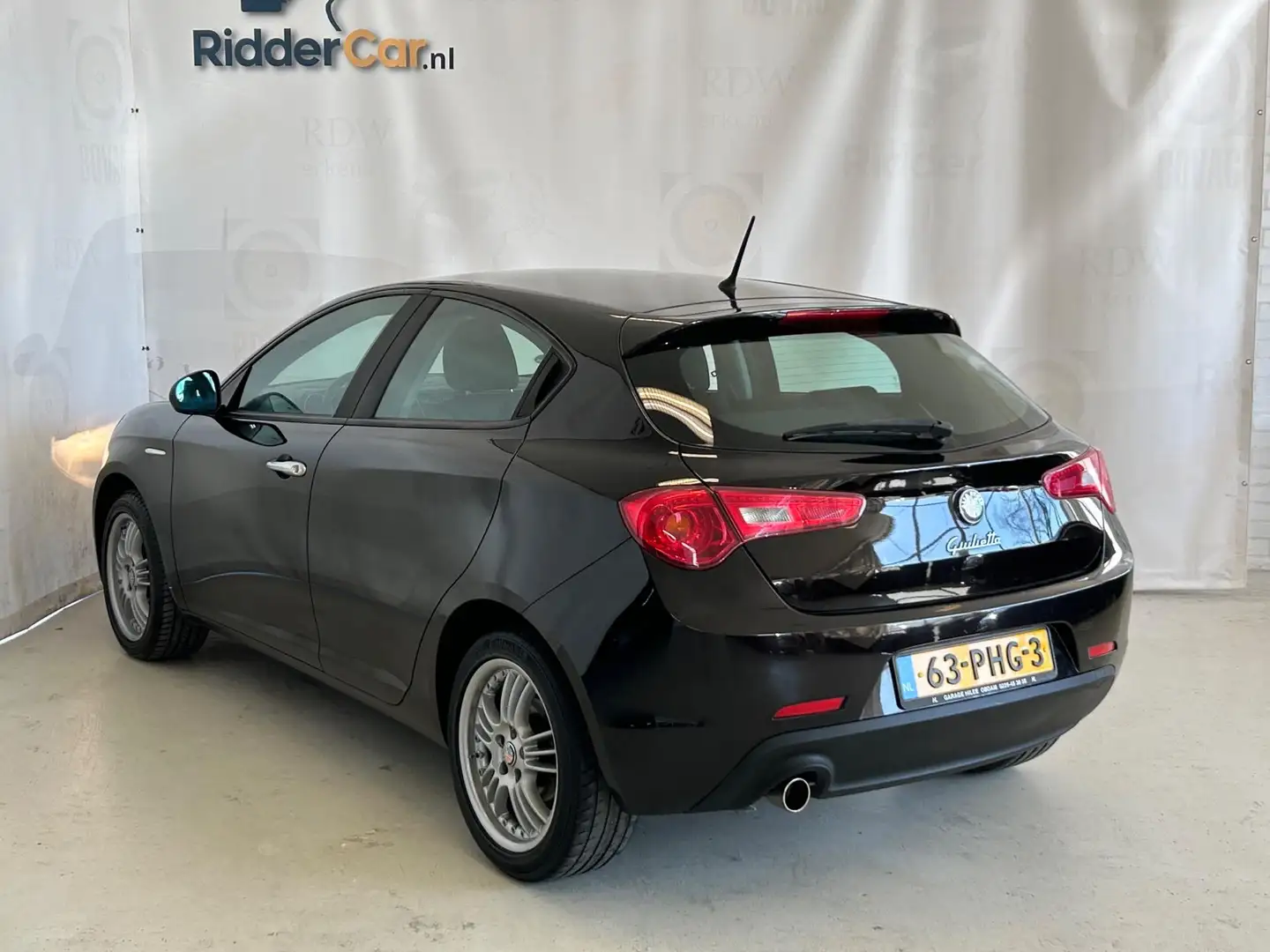 Alfa Romeo Giulietta 1.4 T Progression|NAP|AIRCO|VELGEN|BOEKJES + 2 SLE Zwart - 2
