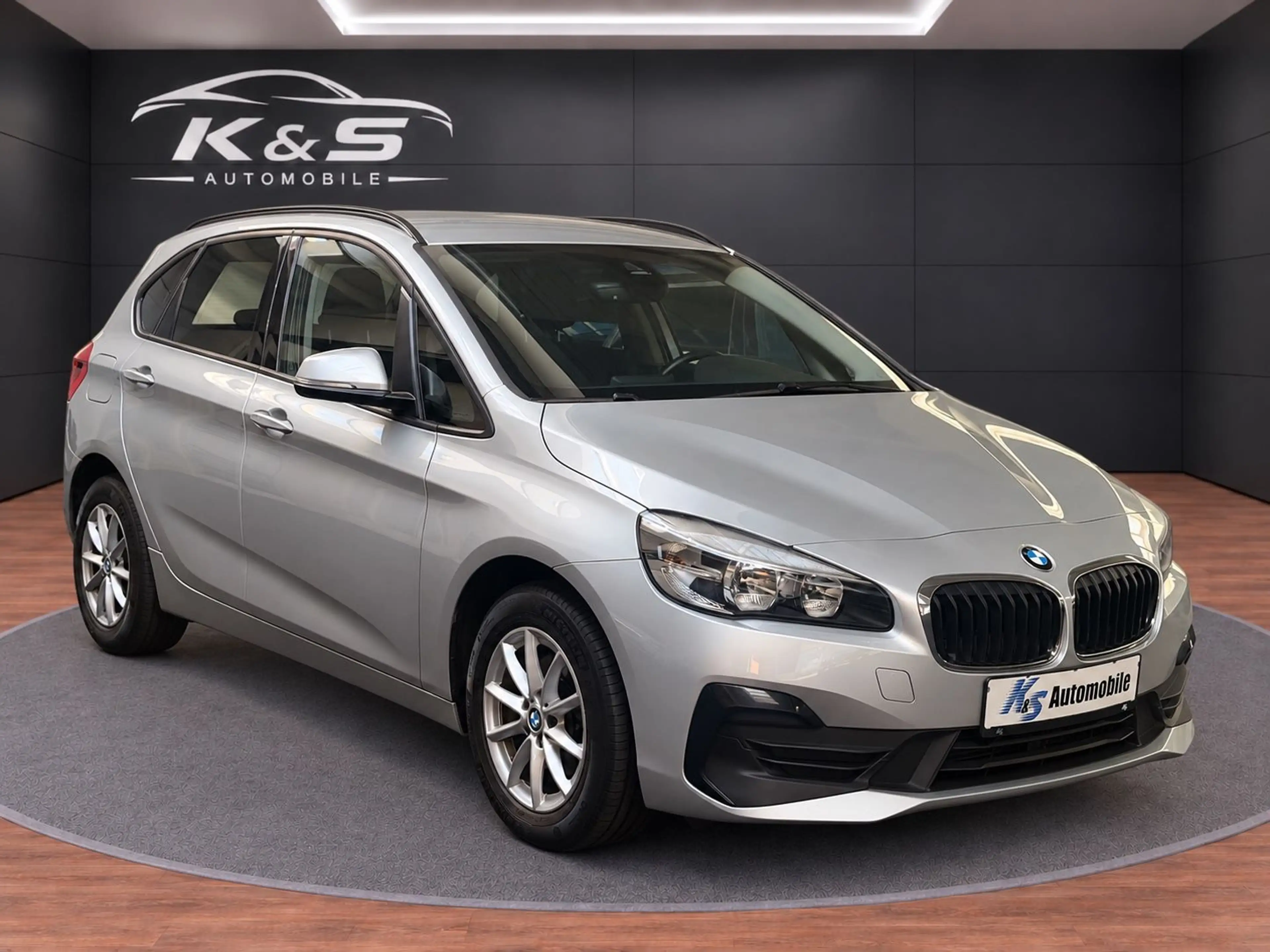 BMW 216 *AUTOMATIK*NAVI*SITZHEIZUNG*