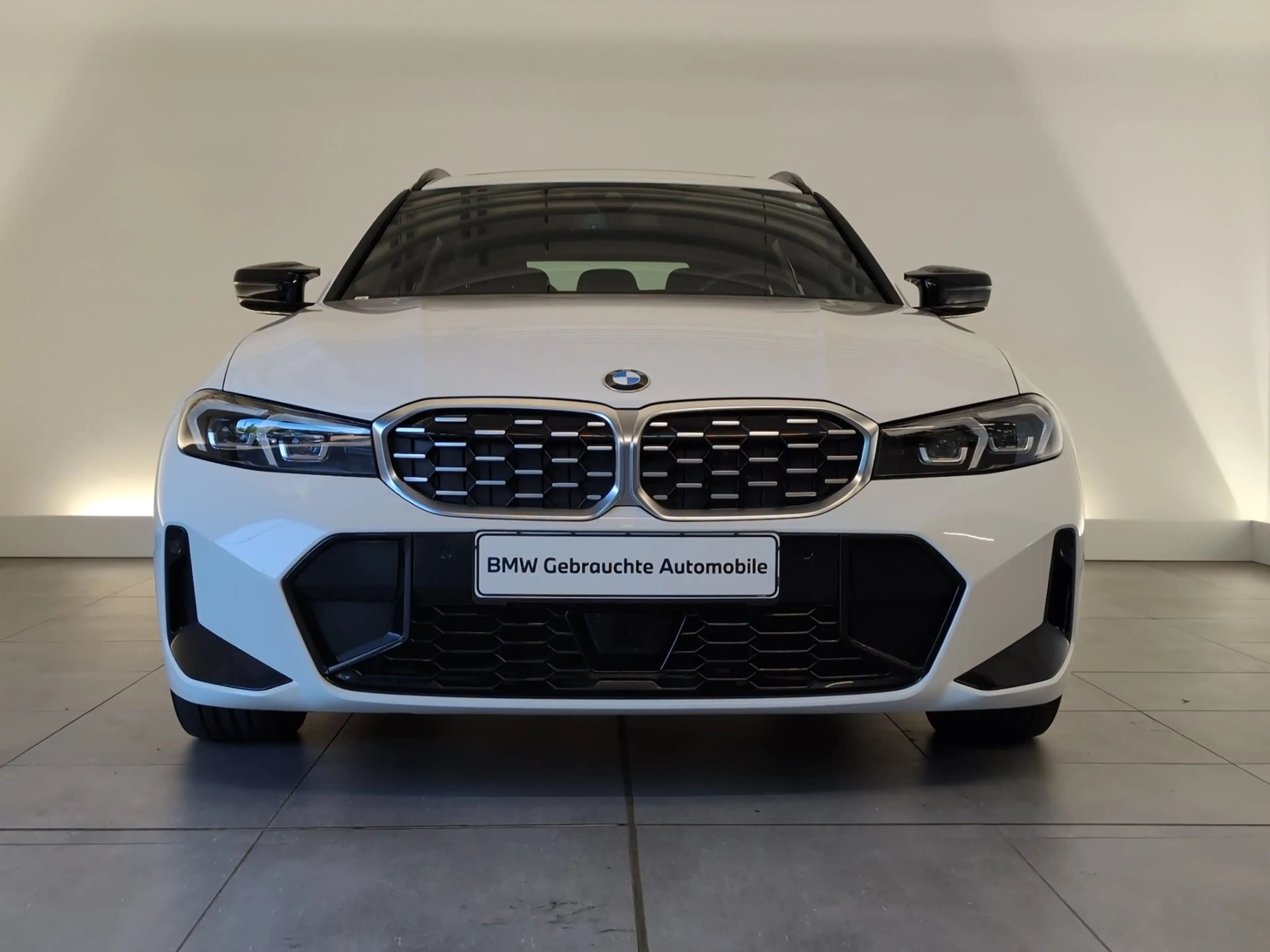 BMW 340 Mi xDrive Touring — photo 2