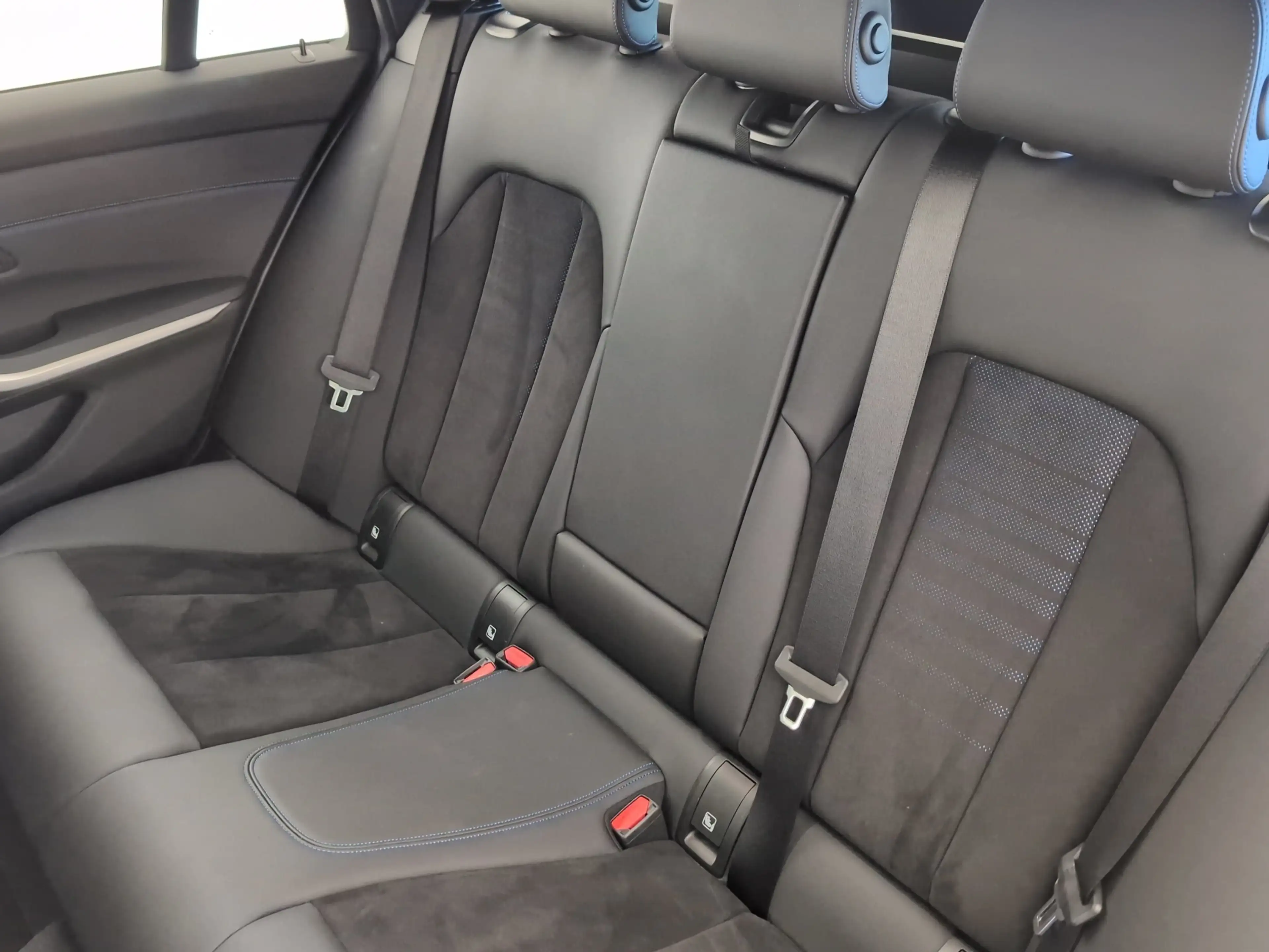 BMW 340 Mi xDrive Touring — photo 4