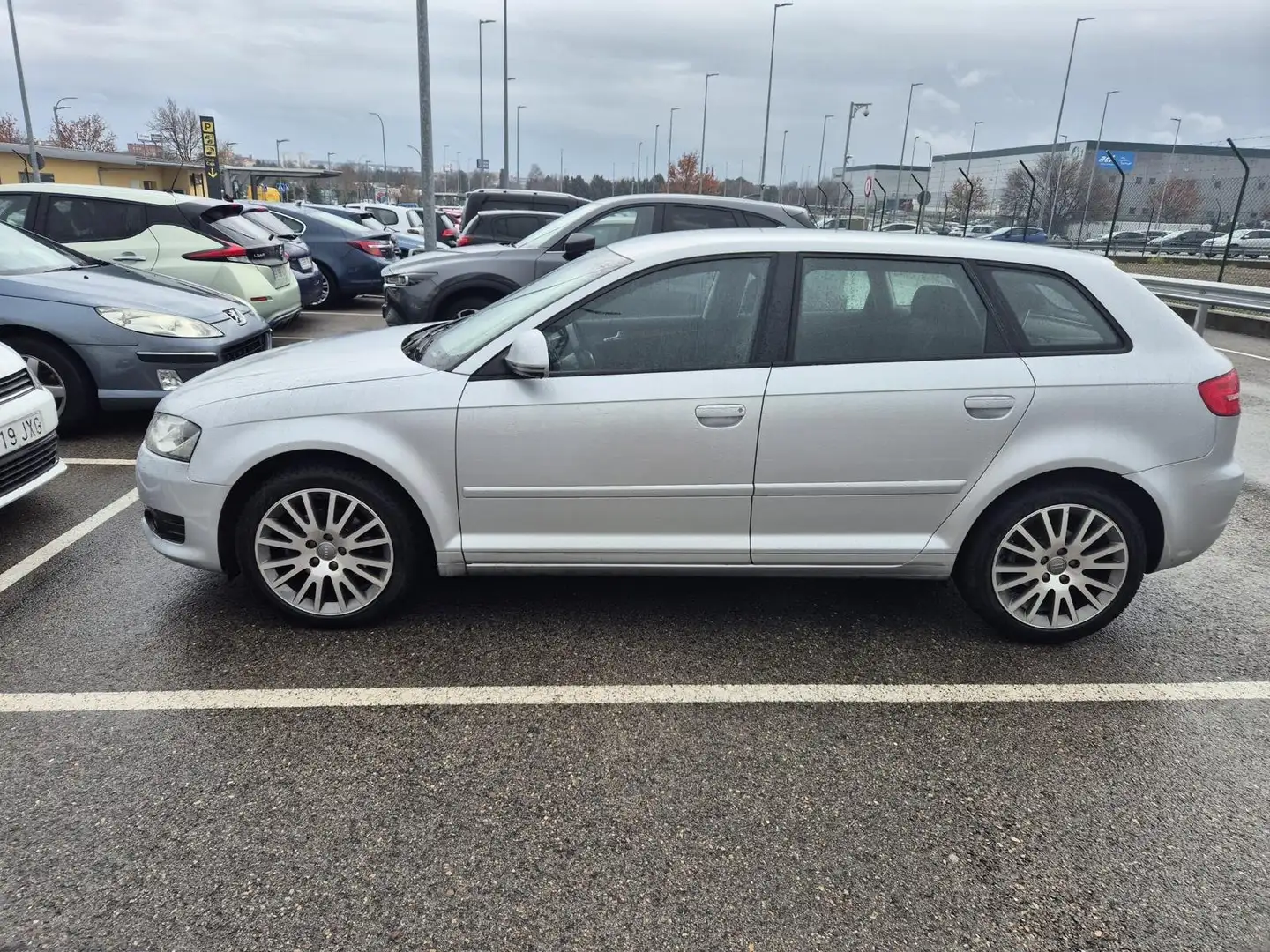 Audi A3 A3 Sportback 2.0TDI Ambition Q. DPF Ambition Plateado - 2